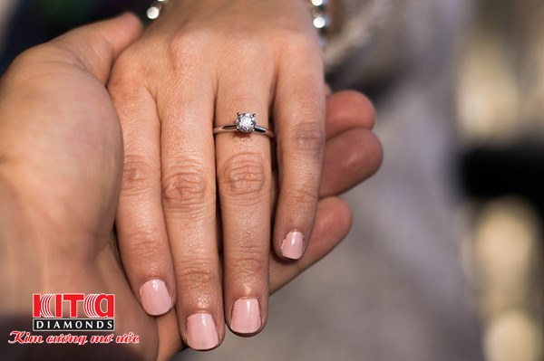Nhẫn đính hôn Kim Cương có rất nhiều mức giá thỏa sức lựa chọn tùy theo ngân sách của bạn